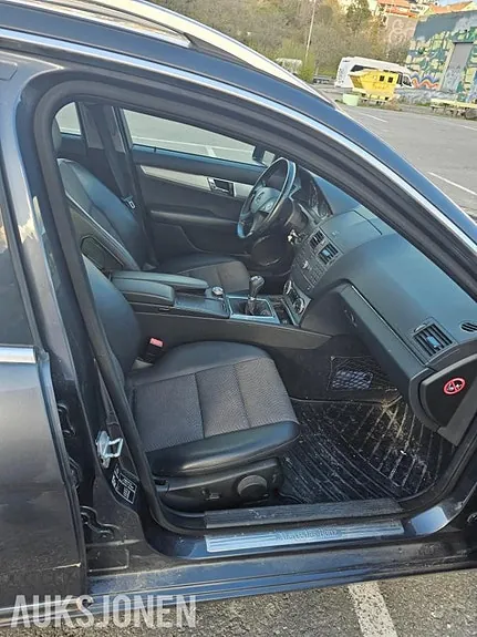 Mercedes-Benz C-Class 2010 photo 5