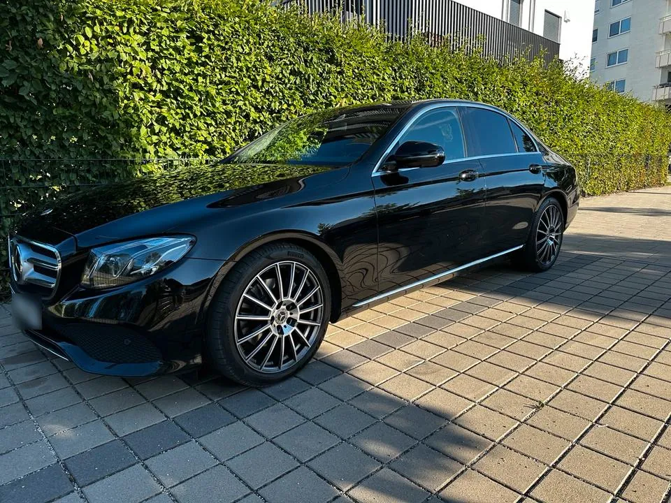 Mercedes-Benz E220D