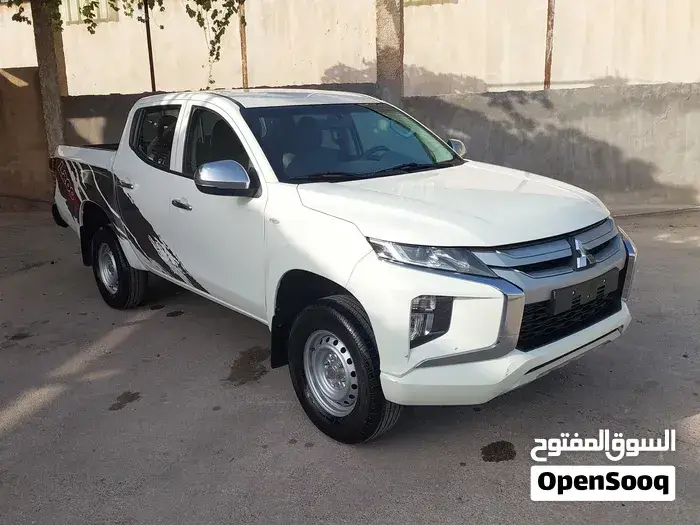 Mitsubishi L200 2023 photo 2