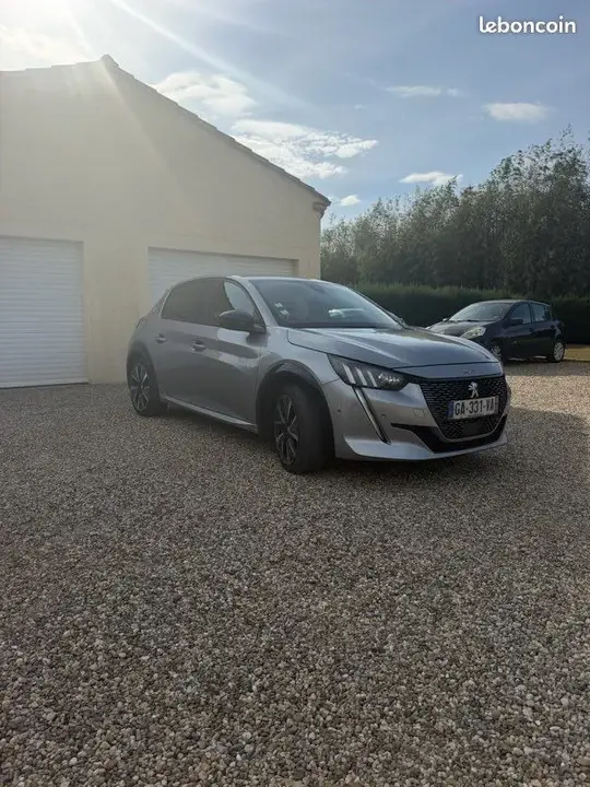 Peugeot 208 2021 photo 2