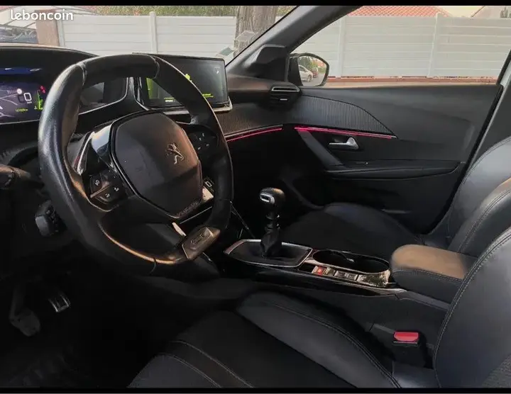Peugeot 208 2021 photo 3