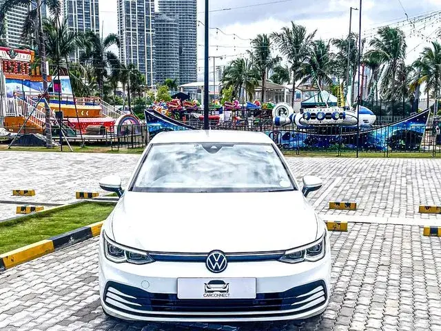 Volkswagen Golf 2023 photo 2