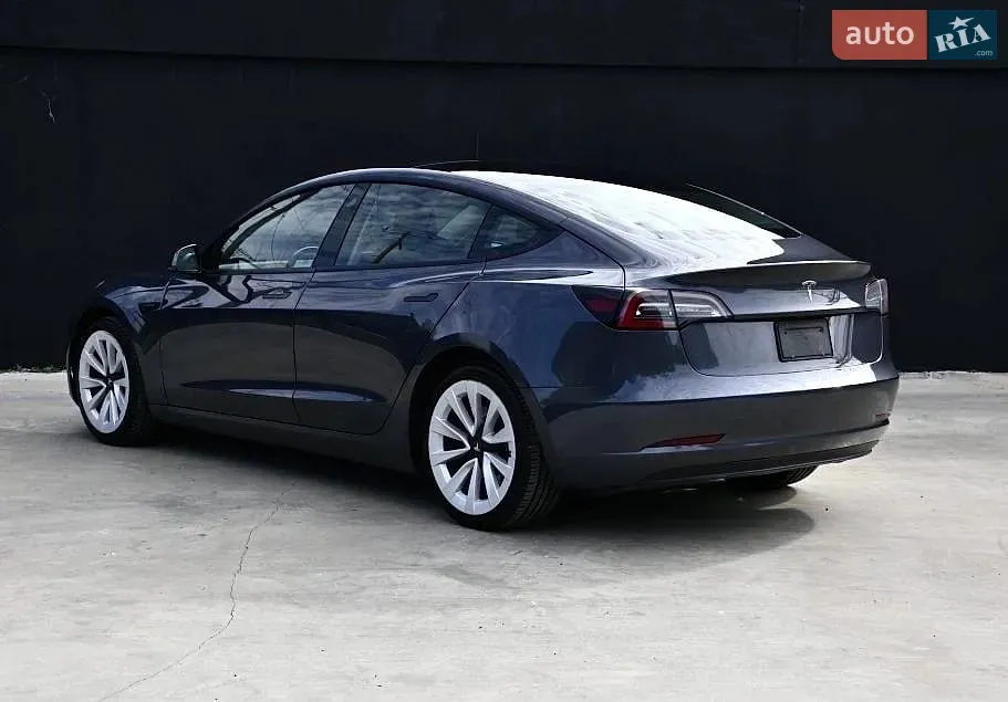 Tesla Model 3 2022 photo 3