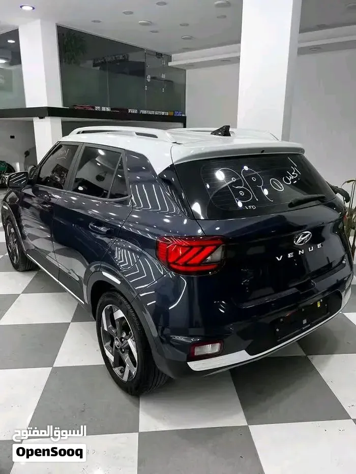 Hyundai Venue 2023 photo 2