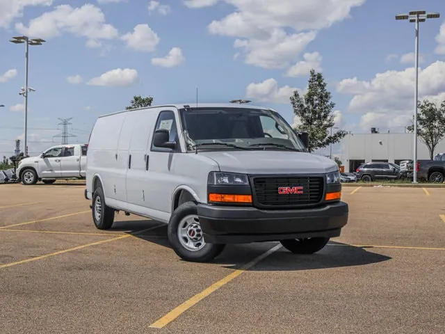 GMC Savana 2026 photo 2