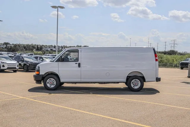 GMC Savana 2026 photo 5