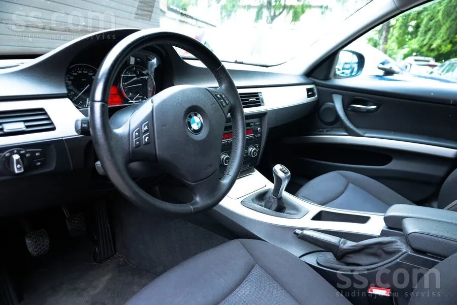 BMW 325 2009 photo 5