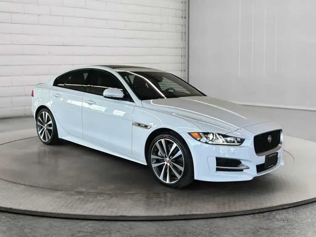 Jaguar Xe 2018 photo 3