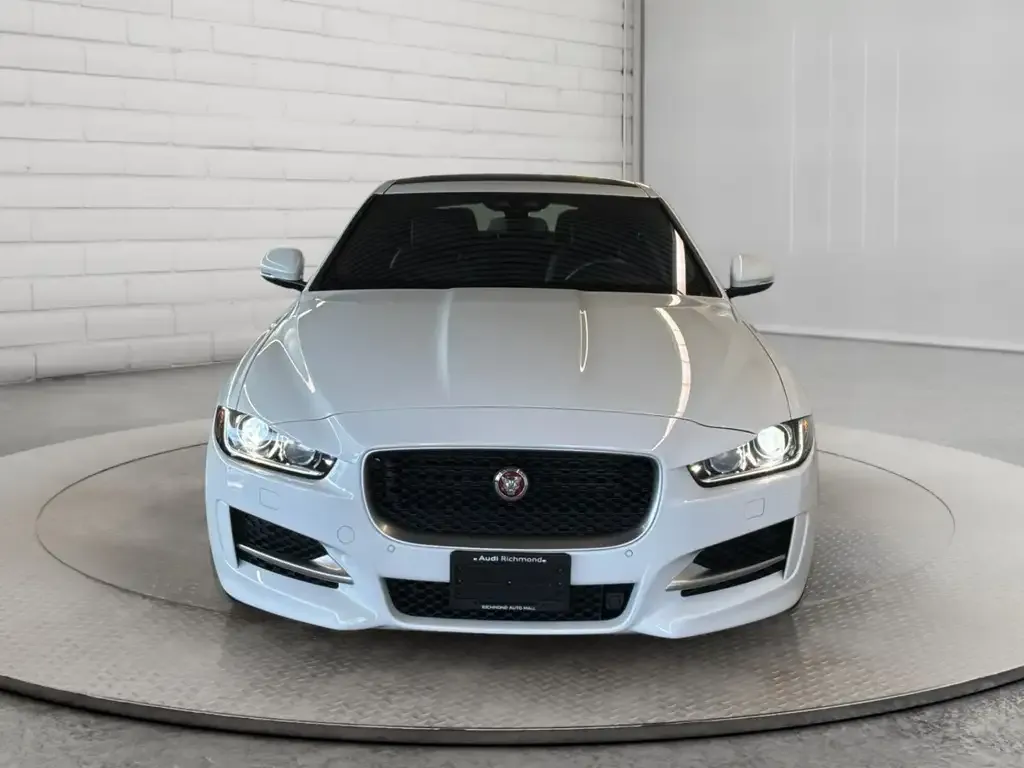 Jaguar Xe 2018 photo 2