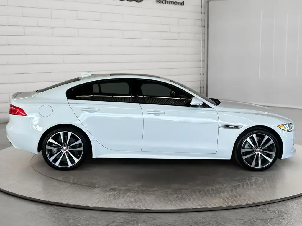Jaguar Xe 2018 photo 4