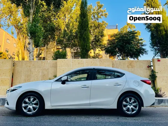 Mazda 3 2017 photo 2