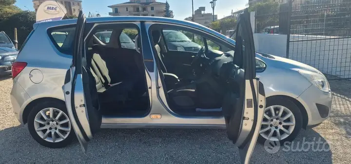 Opel Meriva 2012 photo 2