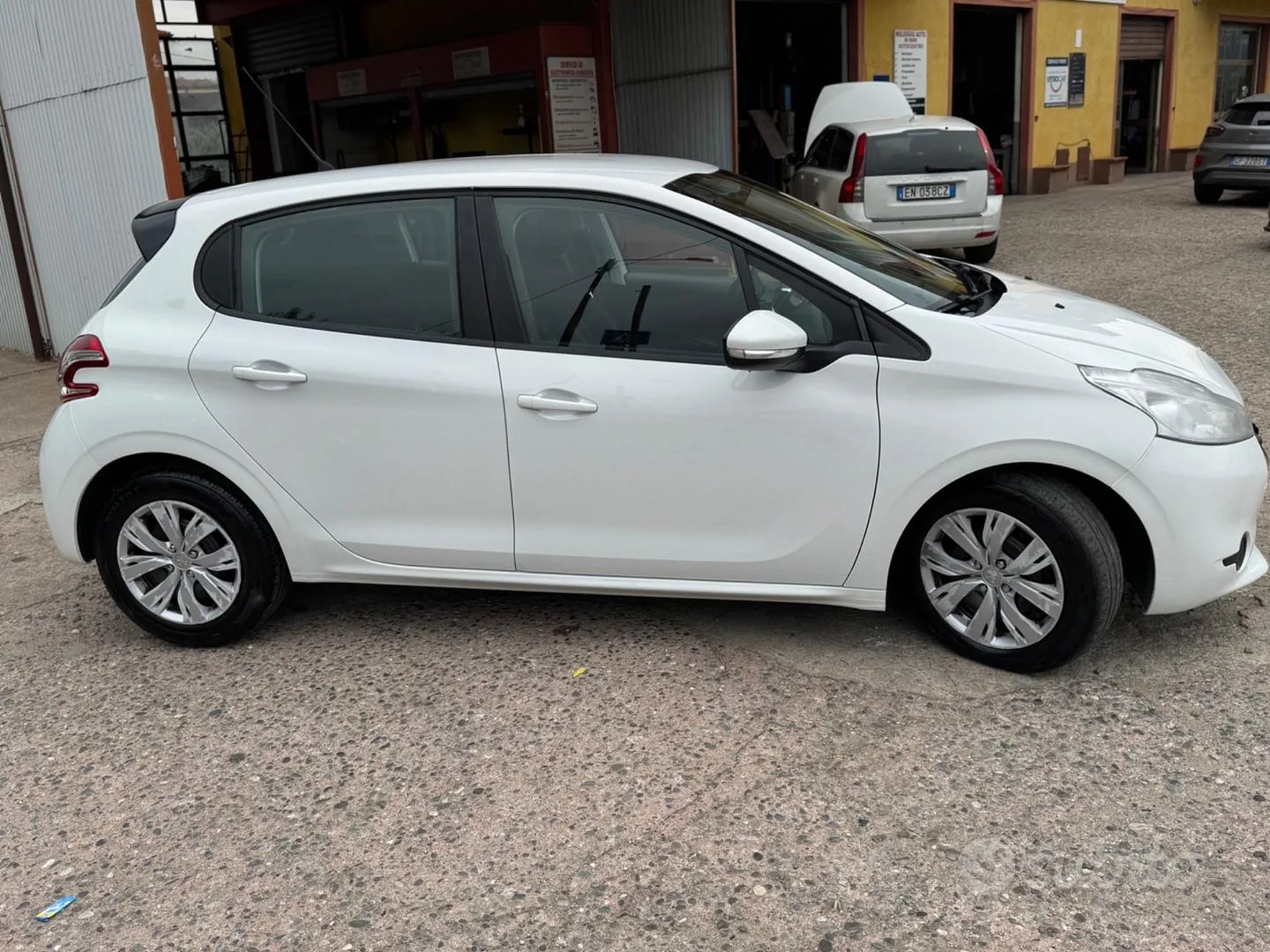 Peugeot 208 2014 photo 4