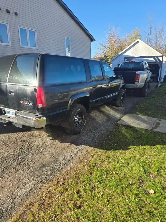 GMC Suburban 1993 photo 3