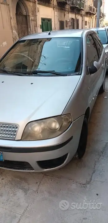 Fiat Punto 2010 photo 2