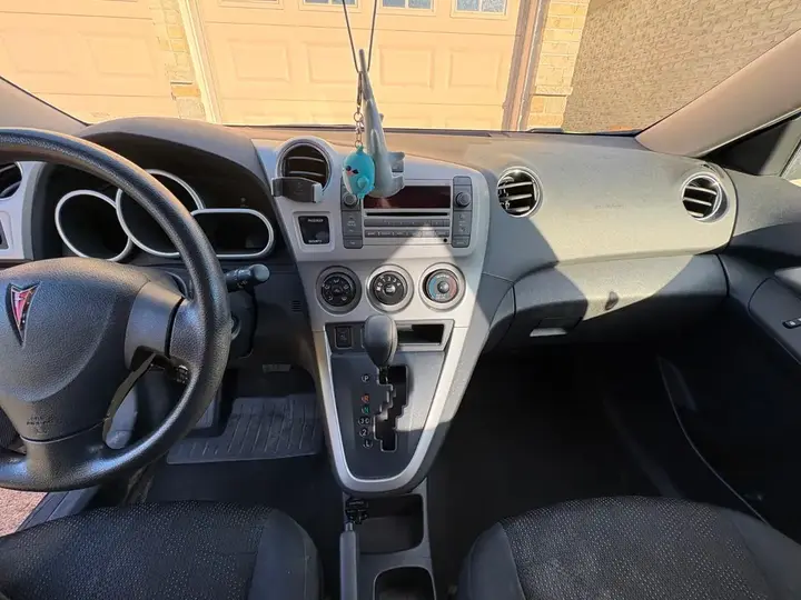 Pontiac Vibe 2009 photo 2
