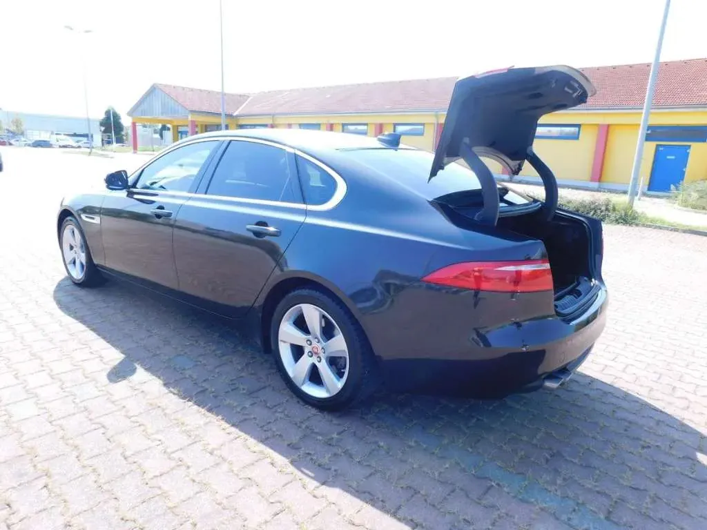 Jaguar Xf 2016 photo 2