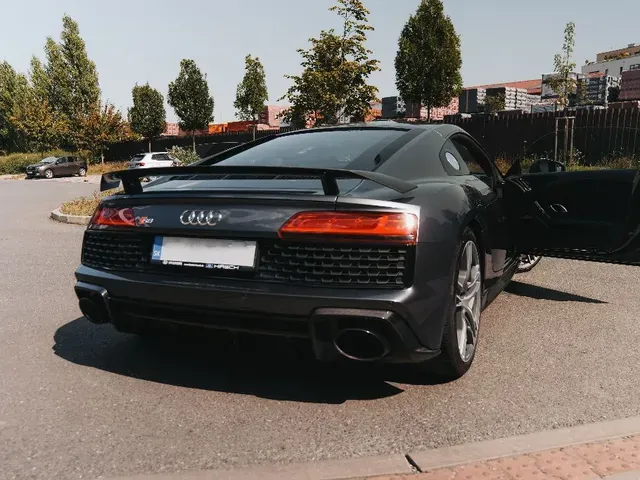 Audi R8