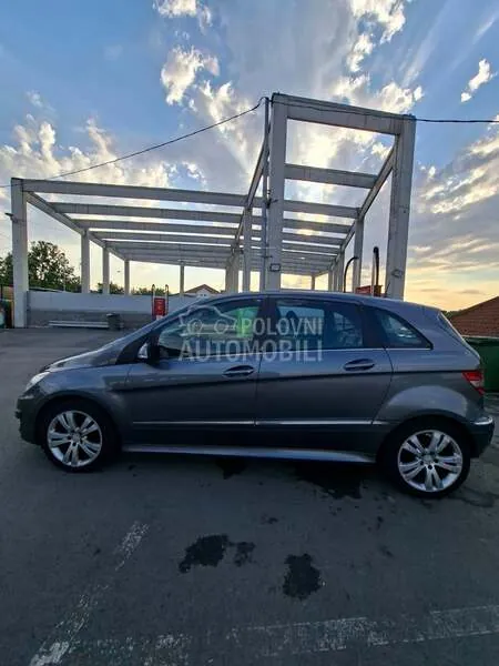 Mercedes-Benz B-Class 2009 photo 4