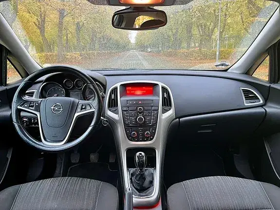 Opel Astra 2010 photo 5