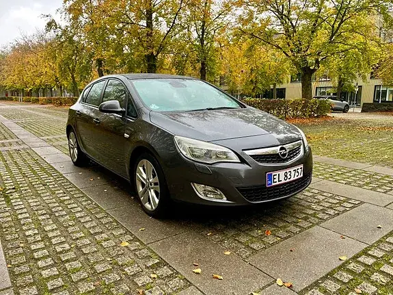 Opel Astra 2010 photo 3