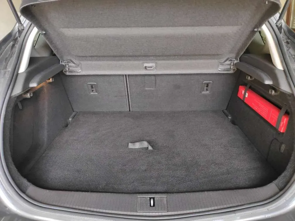 Opel Astra 2010 photo 2
