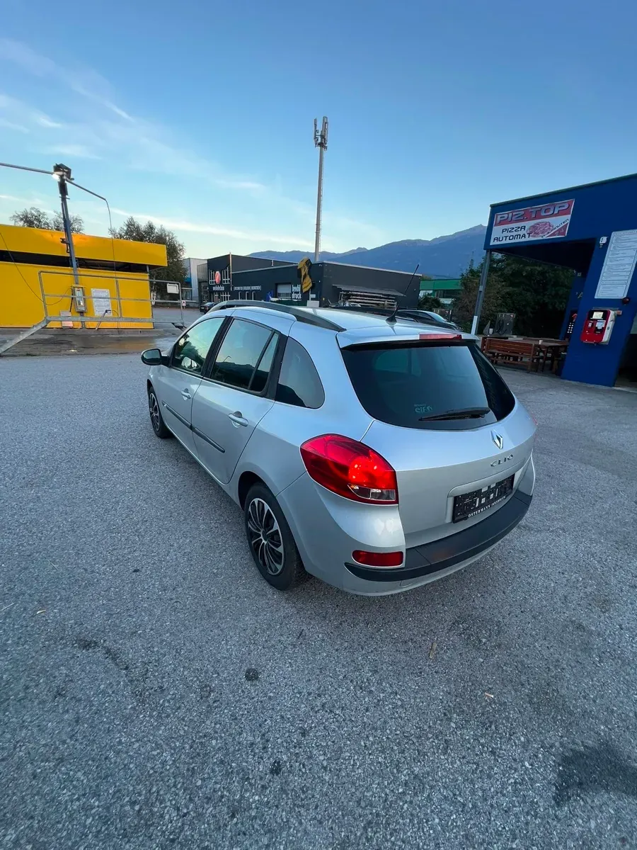 Renault Clio 2010 photo 2