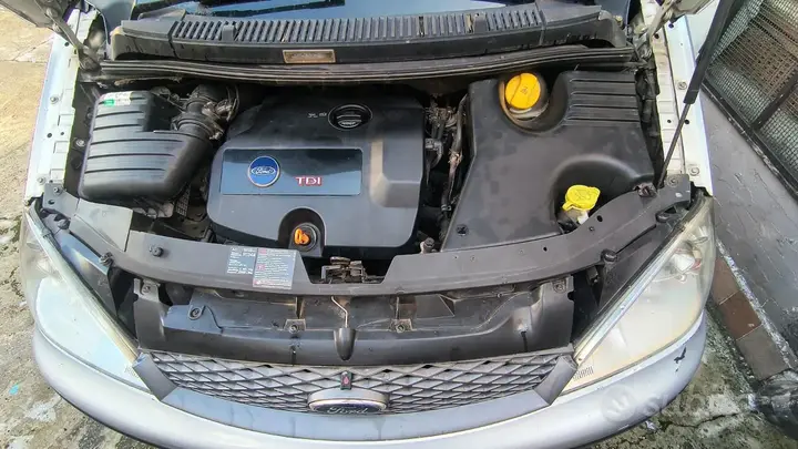 Ford Galaxy 2001 photo 2
