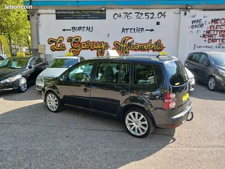 Volkswagen Touran 2008 photo 2