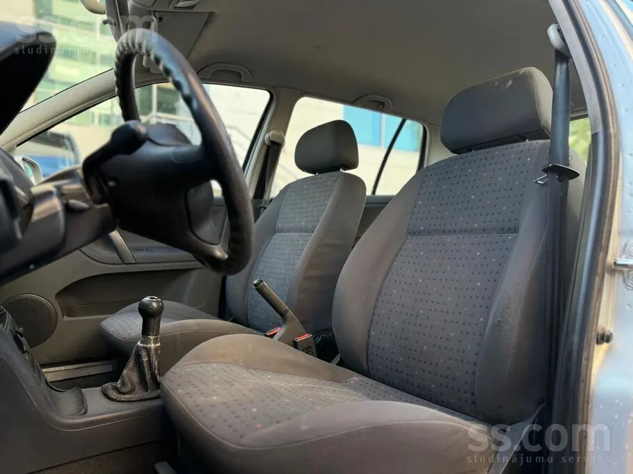 Volkswagen Polo 2000 photo 2