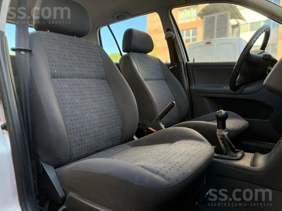 Volkswagen Polo 2000 photo 5