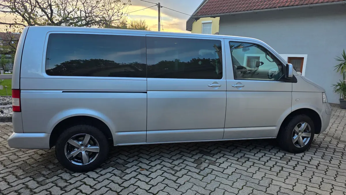 Volkswagen T5 2006 photo 2