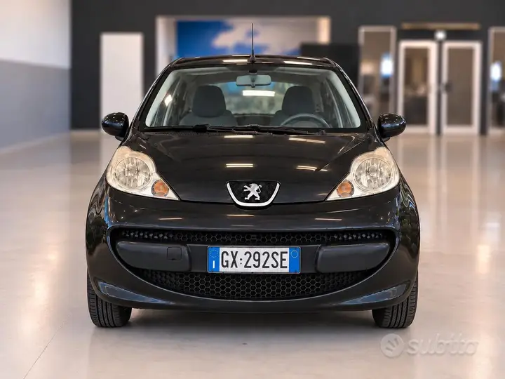 Peugeot 107 2005 photo 2