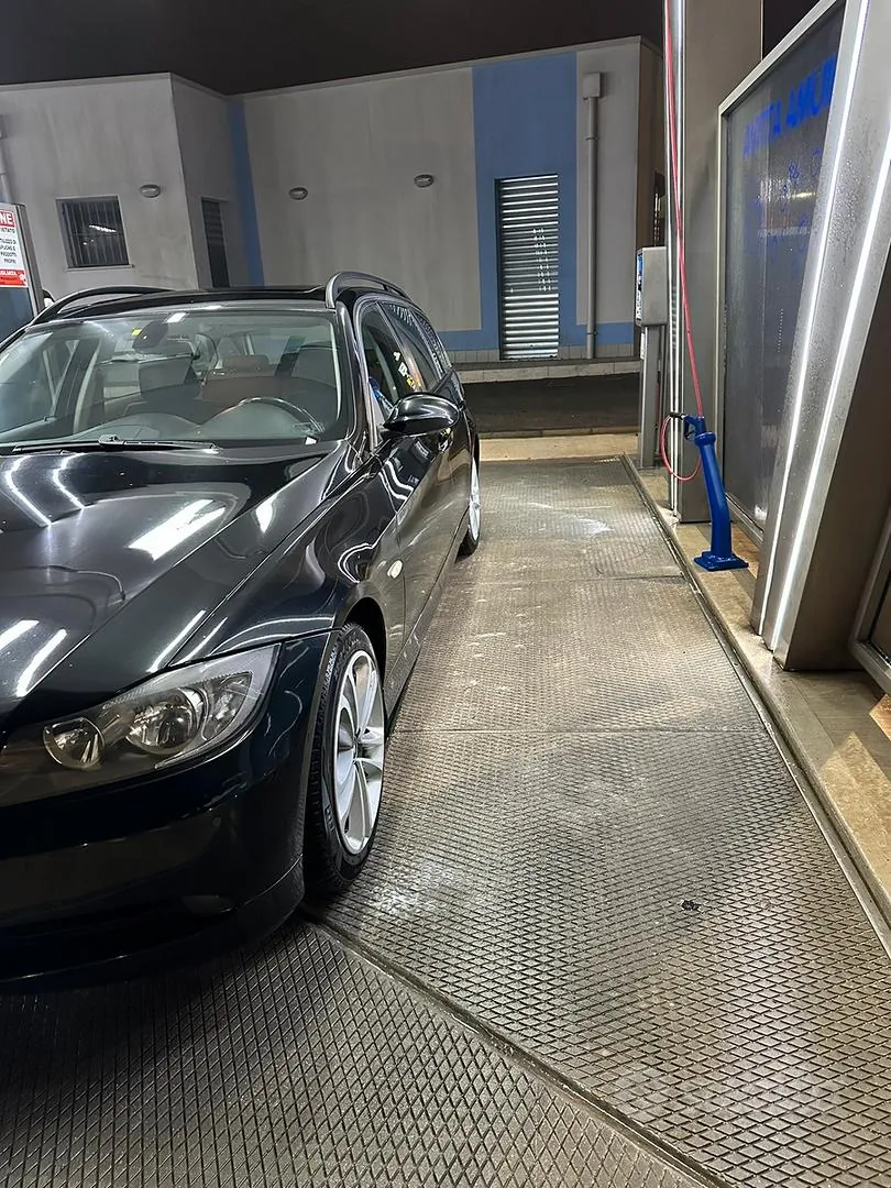 BMW 3 Series 2008 photo 2