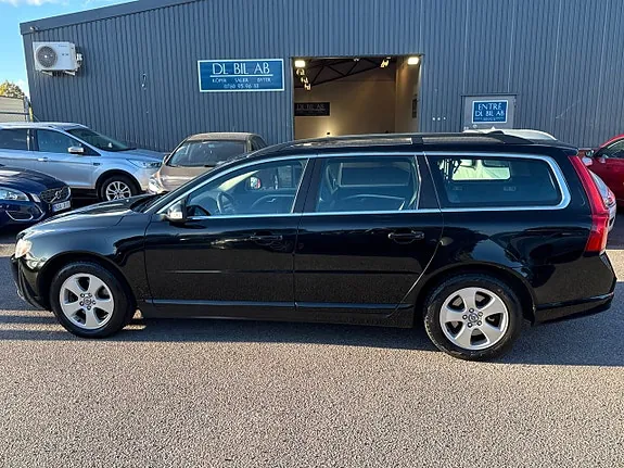 Volvo V70 2010 photo 2