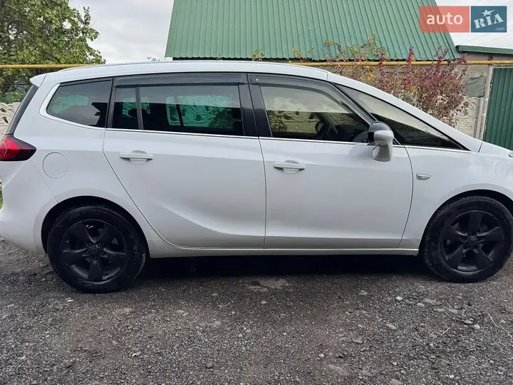 Opel Zafira Tourer 2012 photo 4