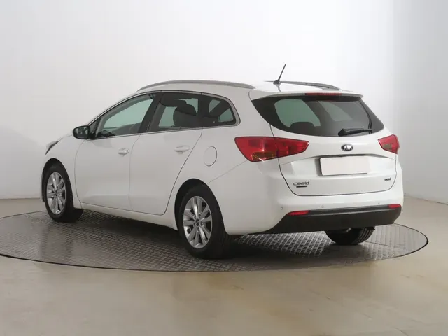 Kia Ceed Sw 2018 photo 3