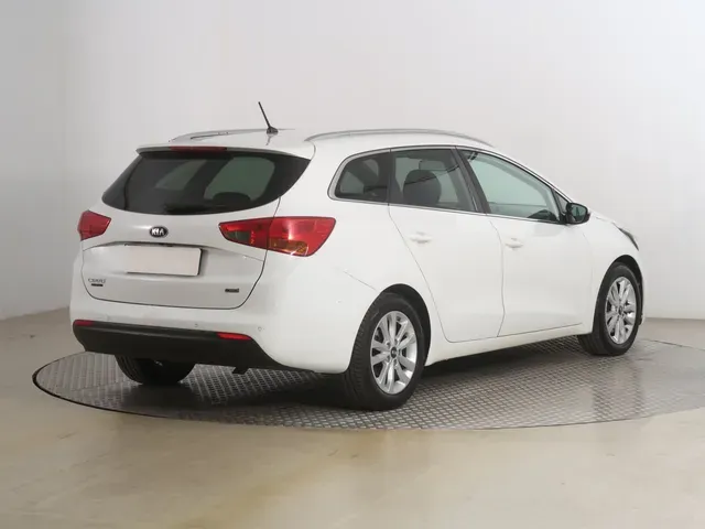 Kia Ceed Sw 2018 photo 4