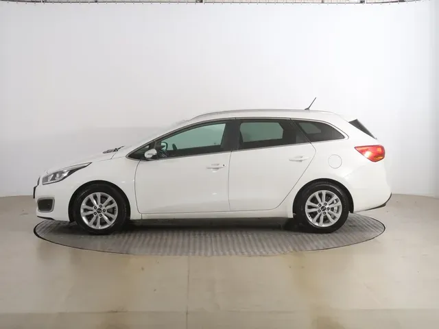 Kia Ceed Sw 2018 photo 2