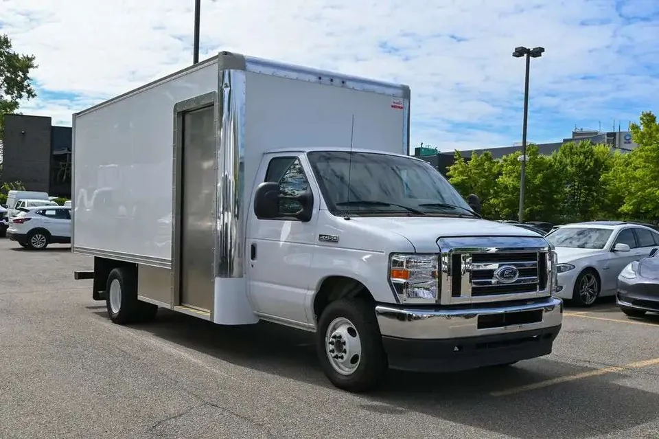 Ford E-Series Cutaway 2022 photo 3