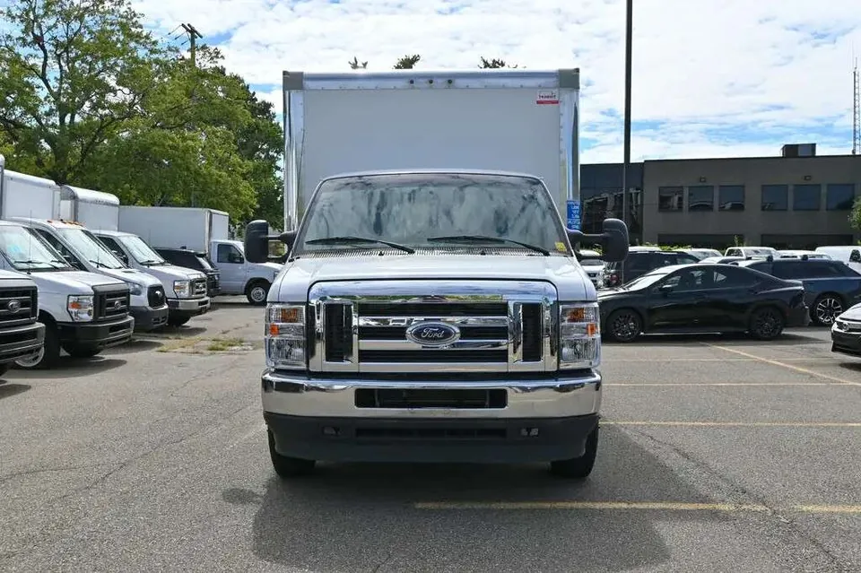 Ford E-Series Cutaway 2022 photo 2