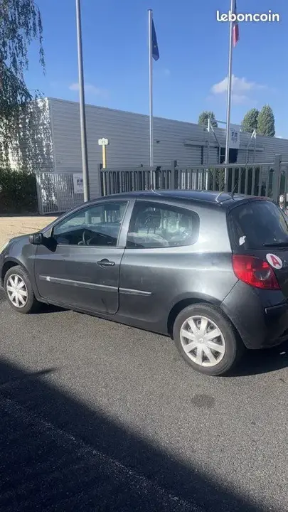 Renault Clio 2008 photo 2