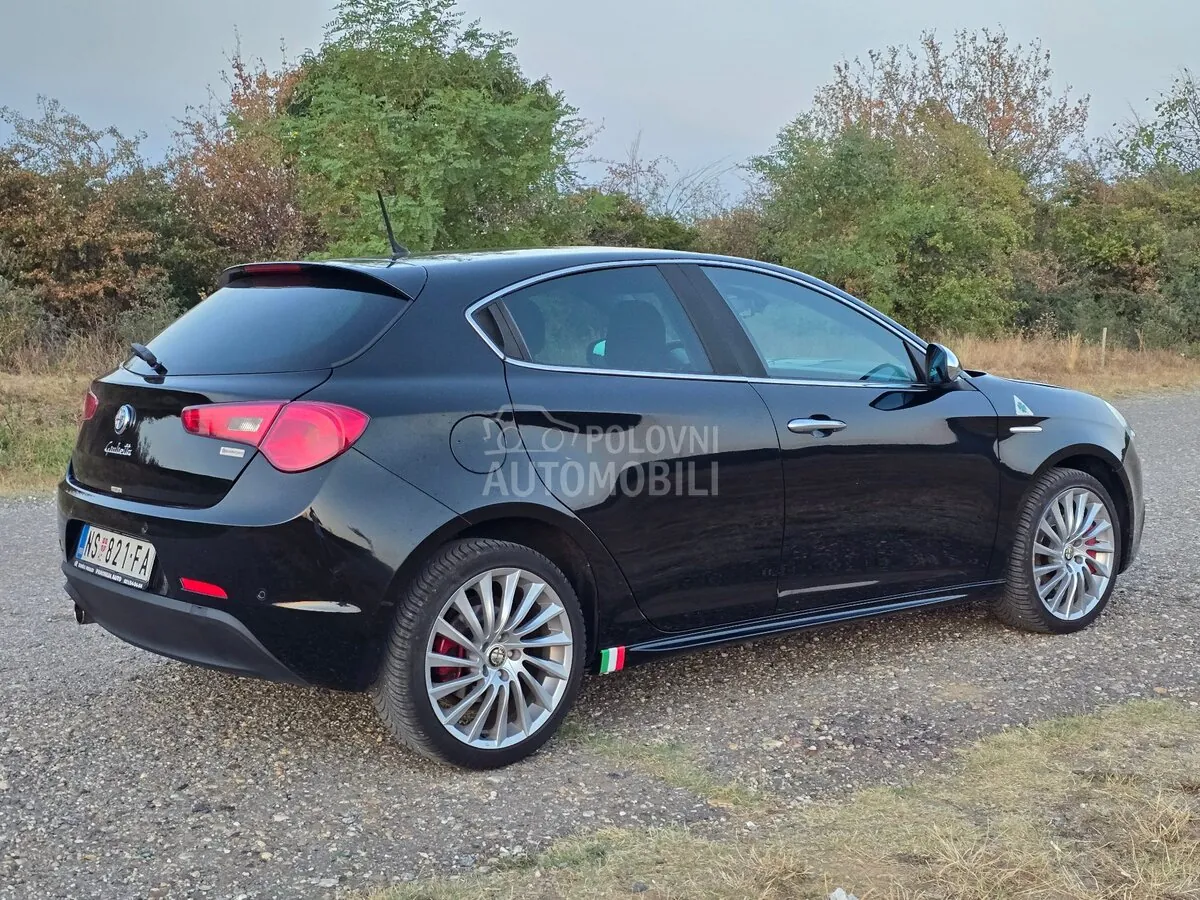 Alfa Romeo Giulietta 2011 photo 5