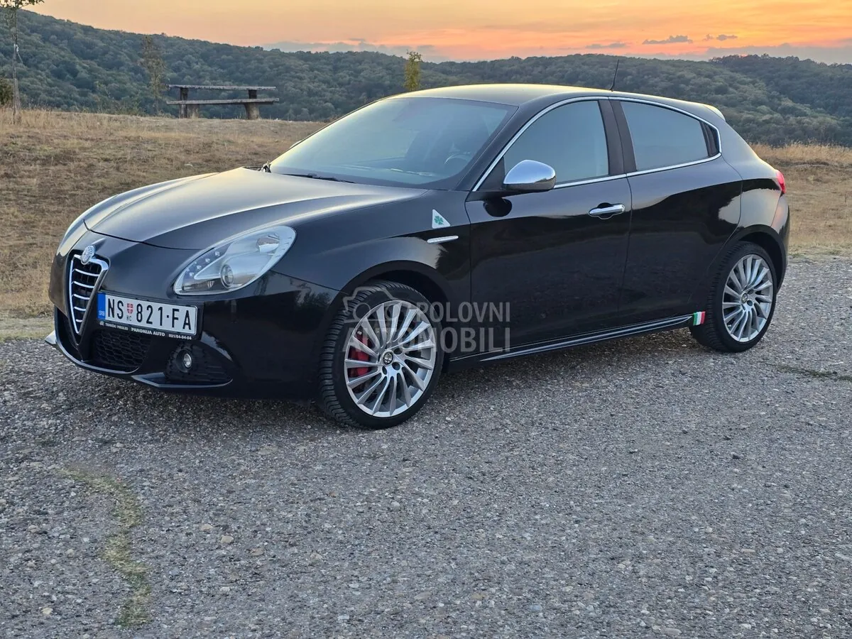 Alfa Romeo Giulietta 2011 photo 2