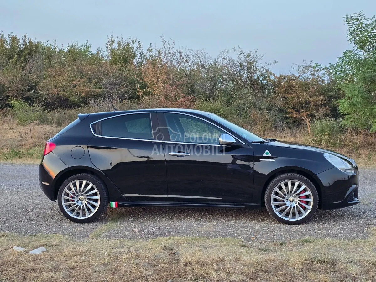 Alfa Romeo Giulietta 2011 photo 4