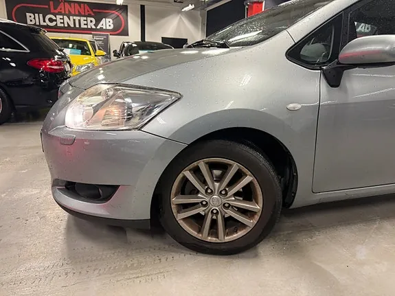 Toyota Auris 2009 photo 2