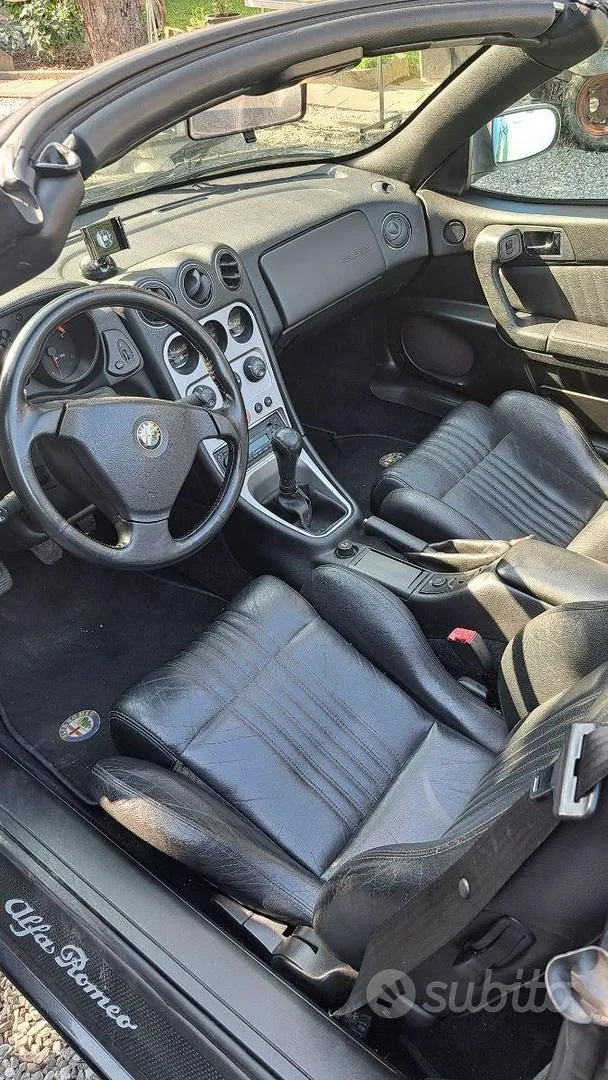 Alfa Romeo Spider 2003 photo 5