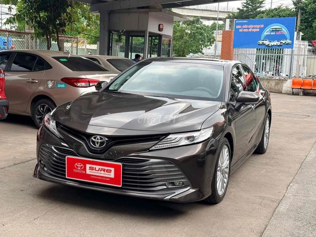 Toyota Camry 2021 photo 2