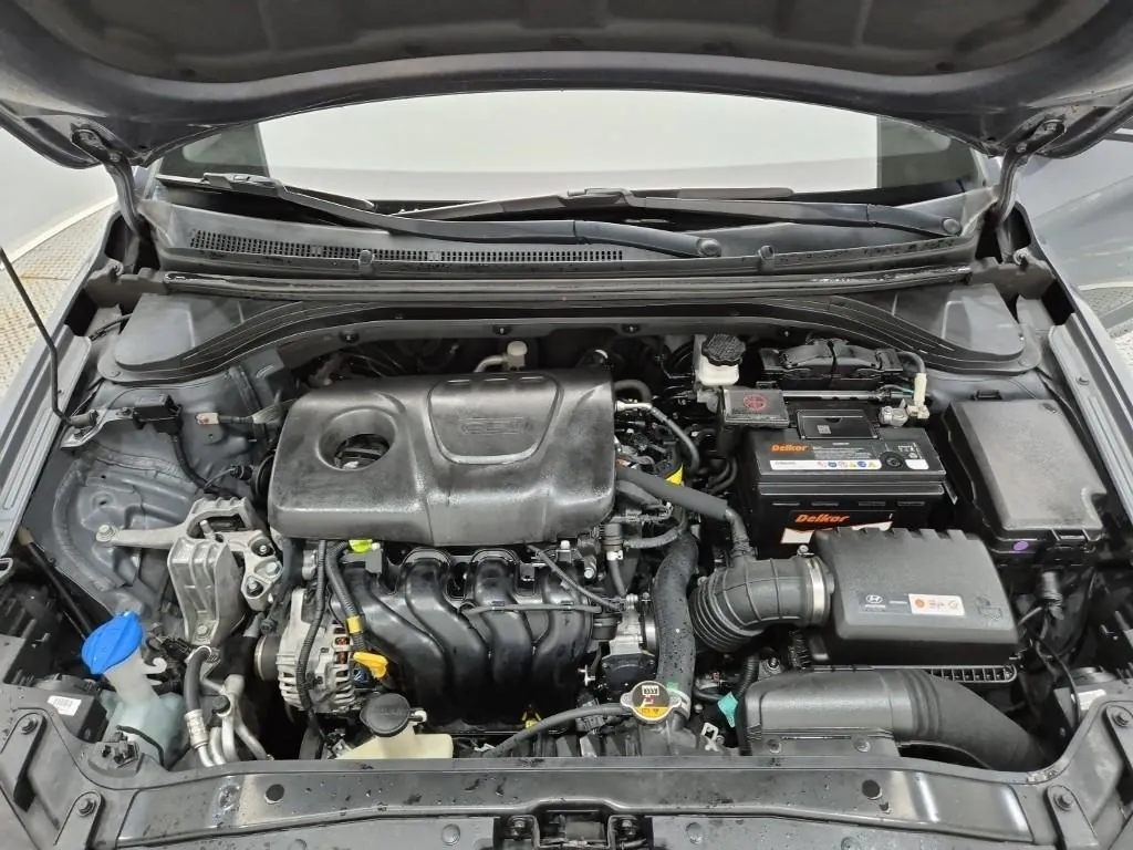 Hyundai Avante 2018 photo 5