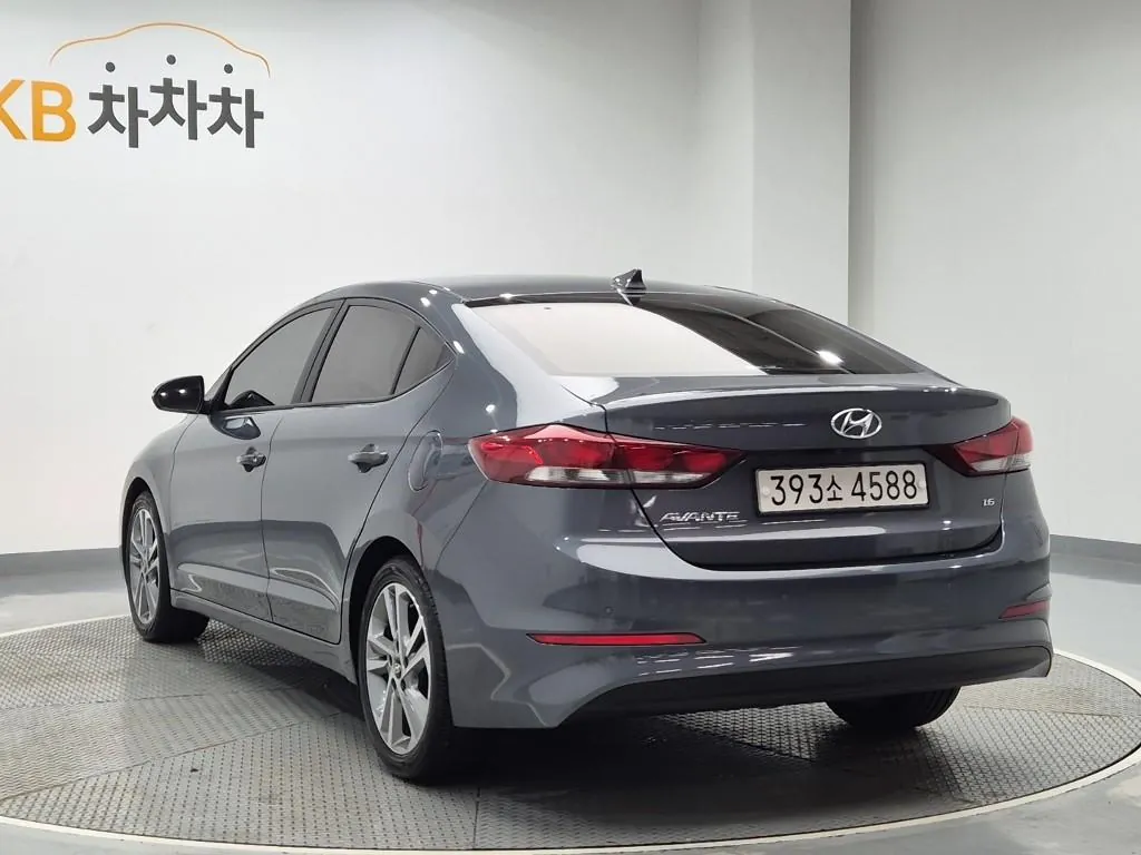 Hyundai Avante 2018 photo 2